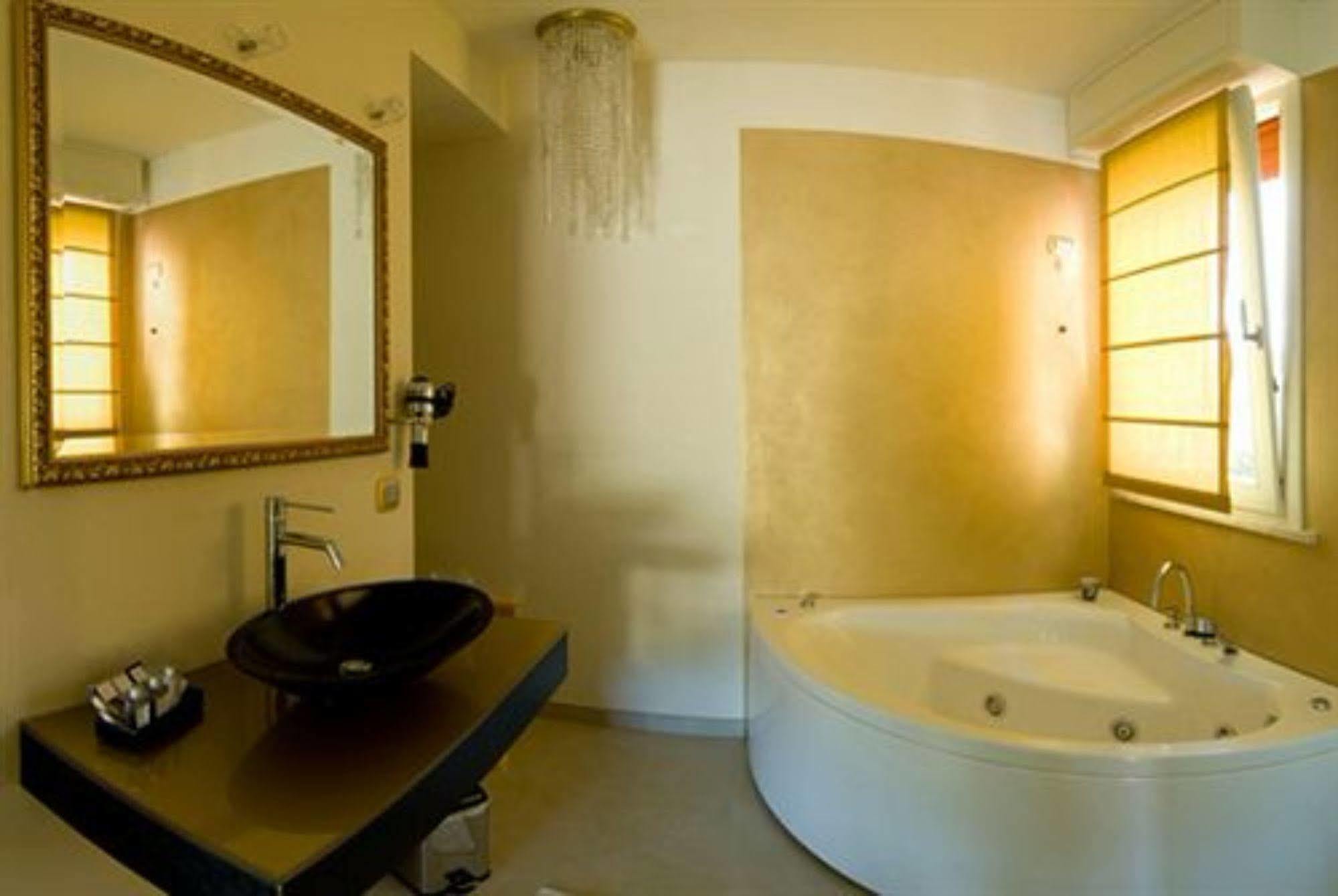 Relais Il Giardino Segreto Maison De Charme Desenzano del Garda Bagian luar foto
